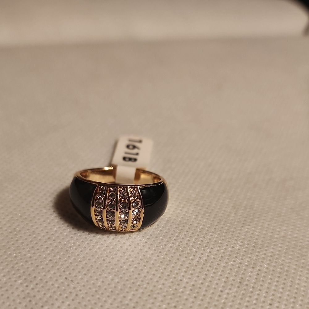 Elegant Black and Gold Toned Ring..with Rhinestones......size 8